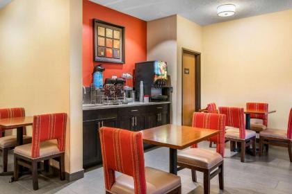 Comfort Suites Near Vancouver Mall - image 10