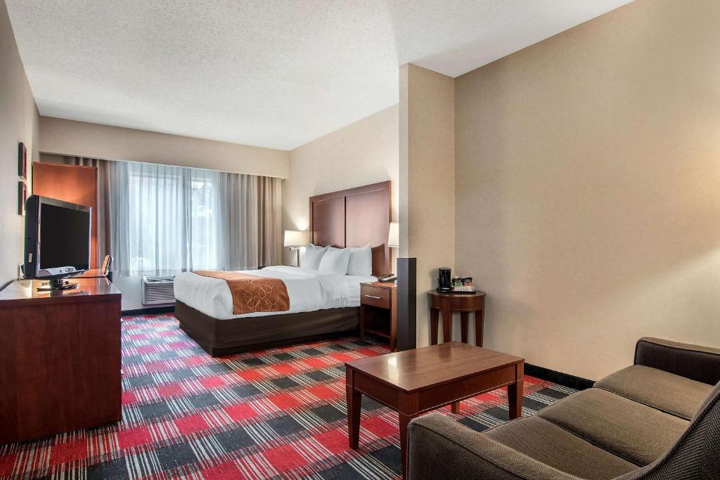 Comfort Suites Near Vancouver Mall - image 3