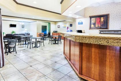 Days Inn & Suites by Wyndham Vancouver - image 2