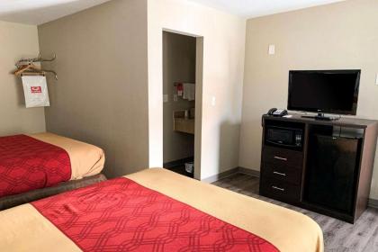 Econo Lodge Vancouver - image 12