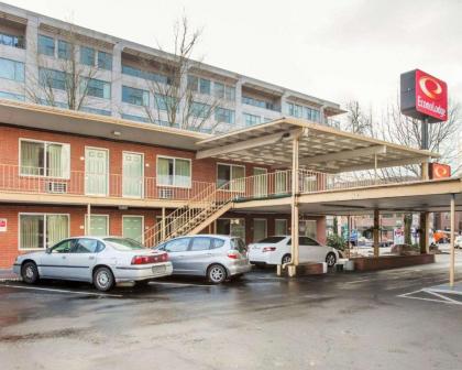 Econo Lodge Vancouver - image 4