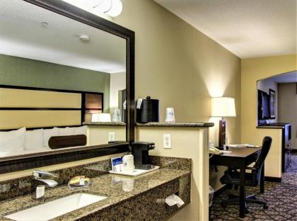 Best Western PLUS Vancouver Mall Hotel - image 15