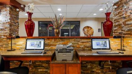 Best Western PLUS Vancouver Mall Hotel - image 7