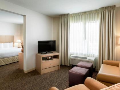 DoubleTree by Hilton Vancouver - image 10