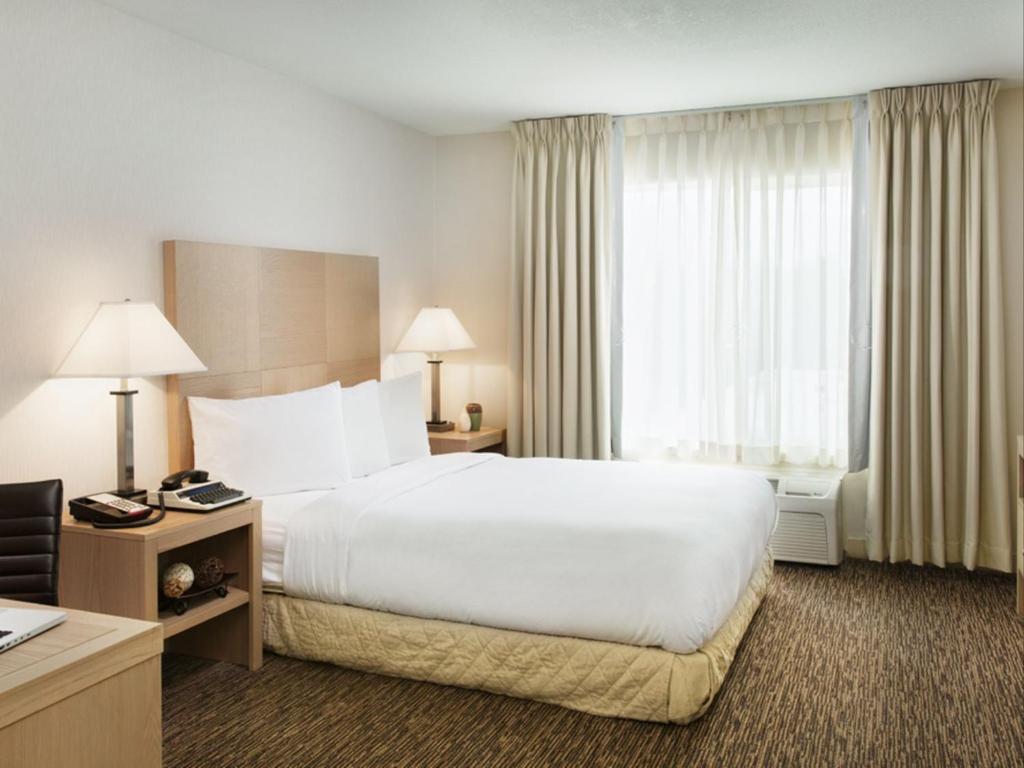 DoubleTree by Hilton Vancouver - image 2