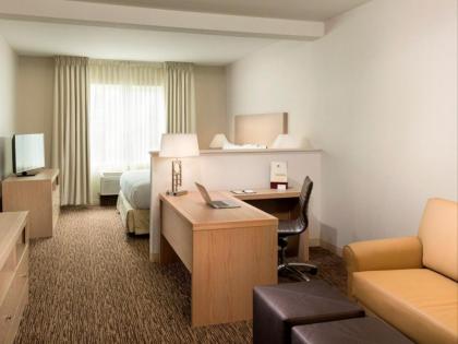 DoubleTree by Hilton Vancouver - image 9