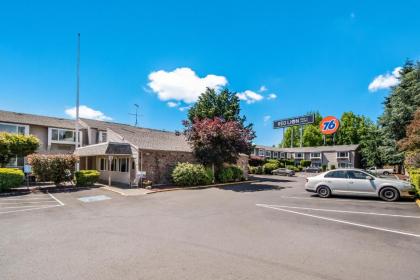 Red Lion Inn & Suites Vancouver - image 2