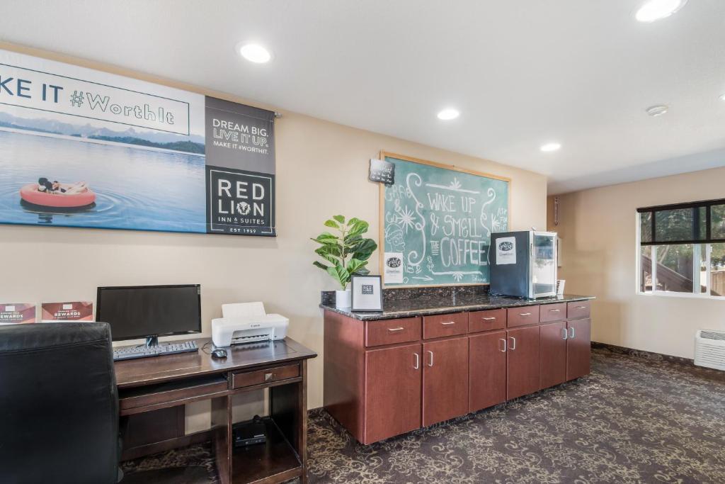 Red Lion Inn & Suites Vancouver - image 5