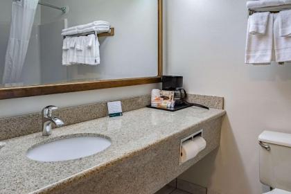 Quality Inn & Suites Vancouver North - image 12