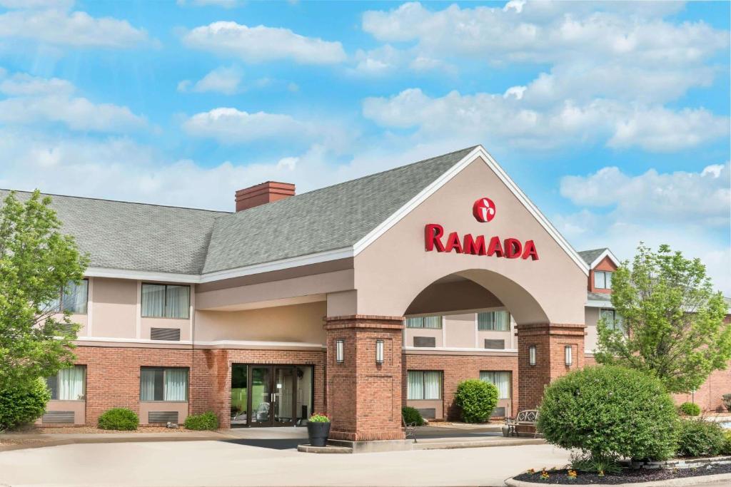 Ramada by Wyndham Vandalia - main image