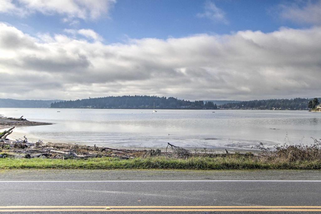 Updated Vashon Island Cabin with Puget Sound Views! - image 6