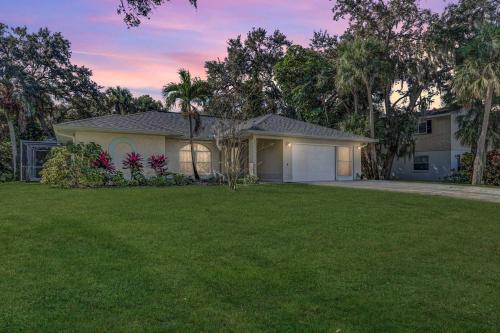 Modern Venice Home with Pool 4 Mi to the Beach - image 2