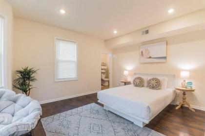 2 Blocks from Beach-Sleeps 16 - image 9