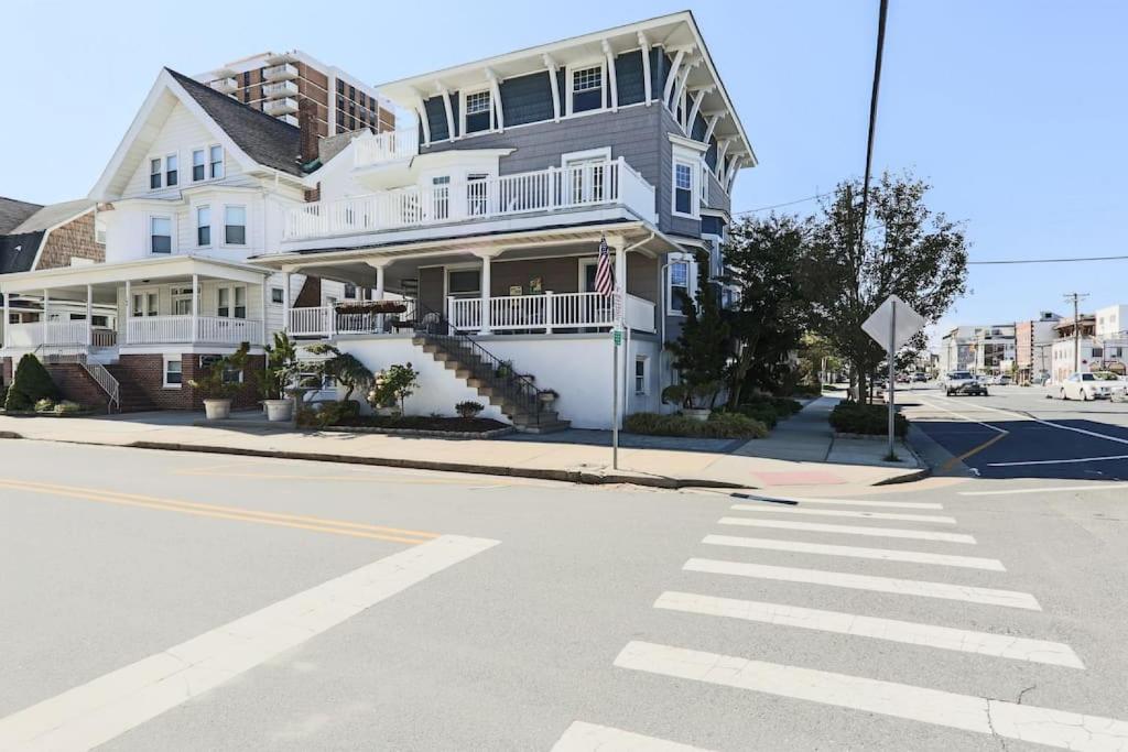 Beach Block-Ocean Views-Large Balconies-Parking - image 2