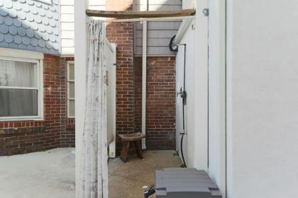 Large Patio with Ocean Views Beach Block Parking - image 10