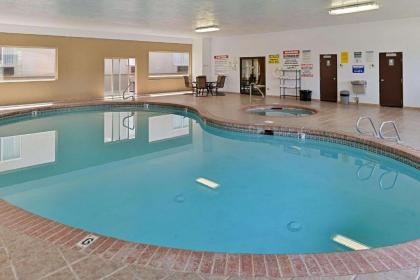 Quality Inn Vernal near Dinosaur National Monument - image 12