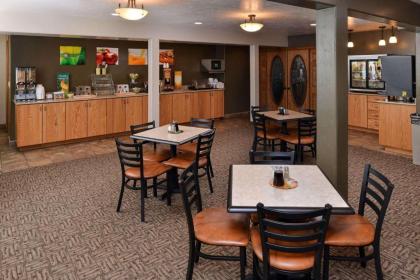 Quality Inn Vernal near Dinosaur National Monument - image 9