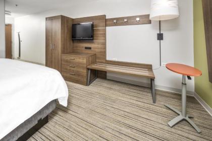 Holiday Inn Express Chicago Northwest-Vernon Hills an IHG Hotel - image 12