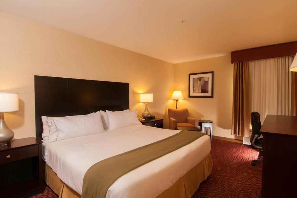 Holiday Inn Express Vernon-Manchester an IHG Hotel - image 2