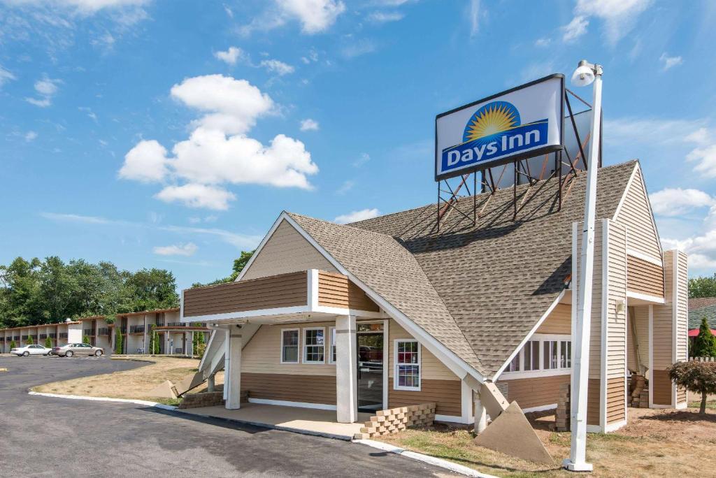 Days Inn by Wyndham Vernon - image 7