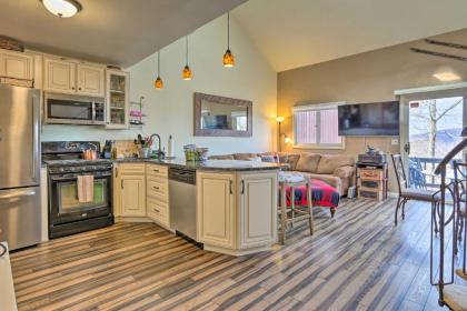 Mountain Creek Condo with Grill Walk to Lifts! - image 12