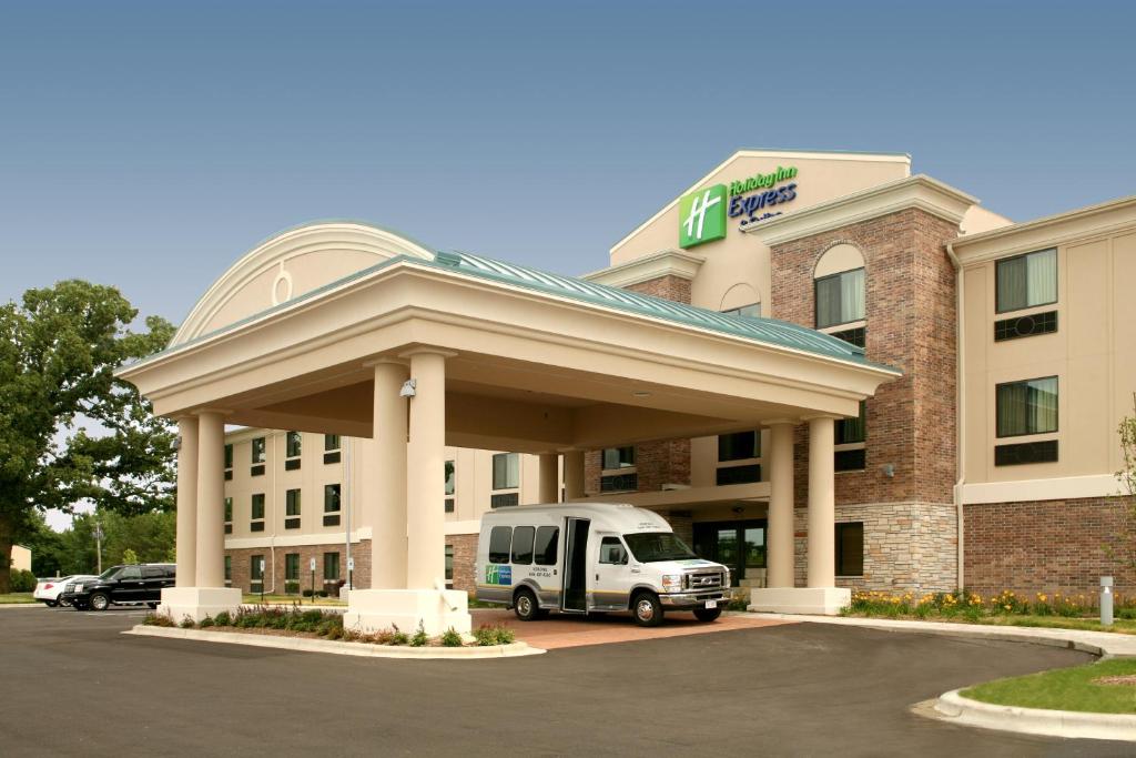 Holiday Inn Express & Suites Madison-Verona an IHG Hotel - main image