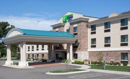 Holiday Inn Express & Suites Madison-Verona an IHG Hotel - image 9