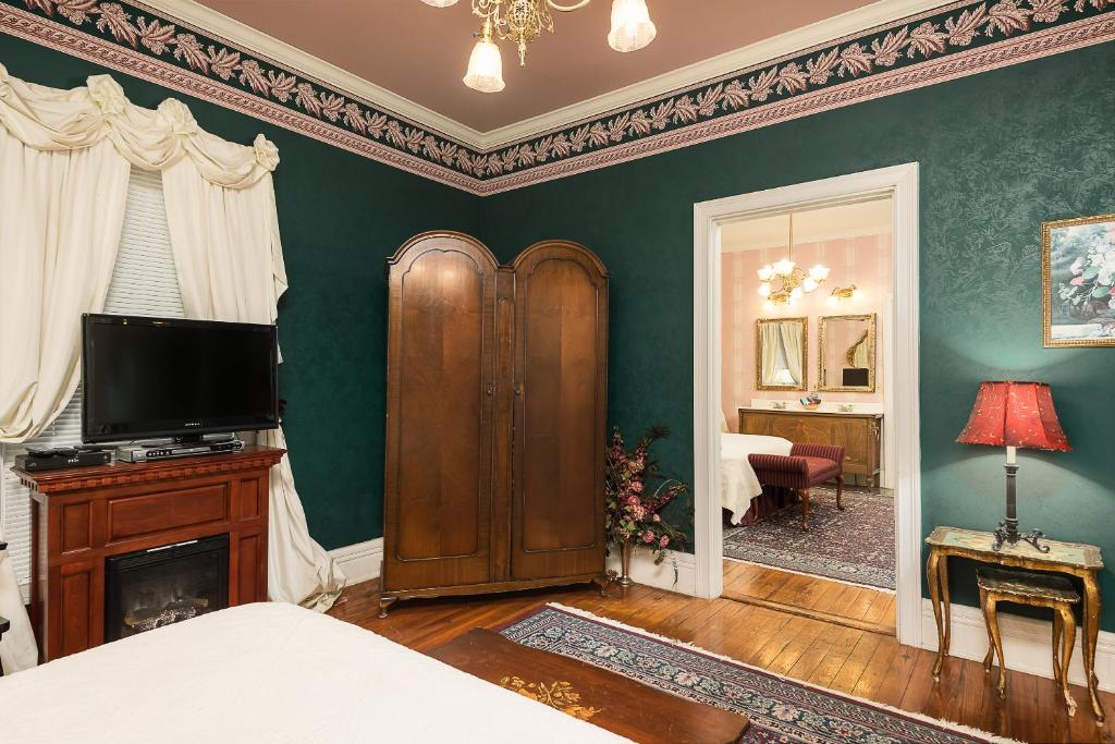 Montgomery Inn BnB - image 4