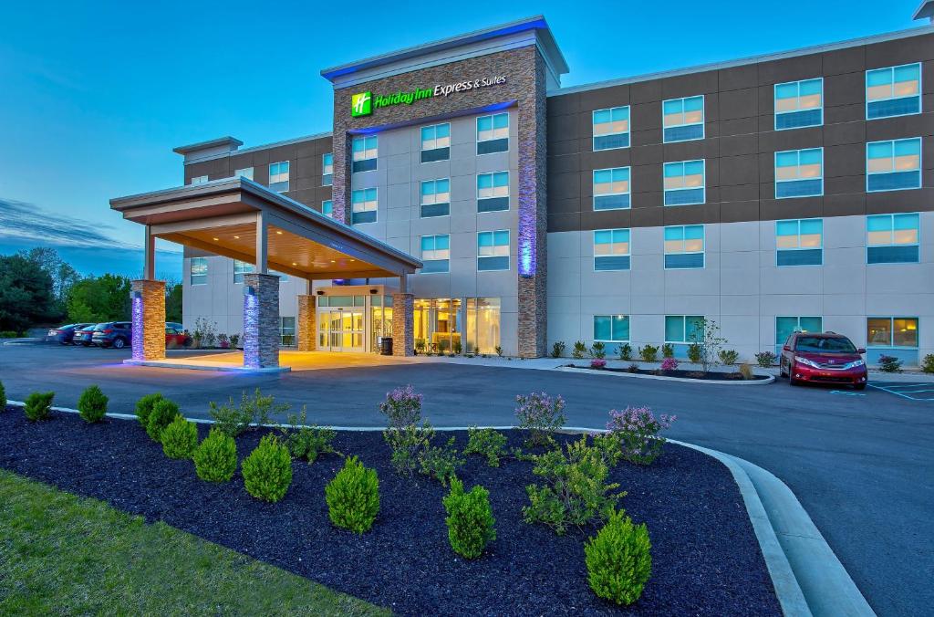 Holiday Inn Express & Suites - Lexington W - Versailles an IHG Hotel - main image