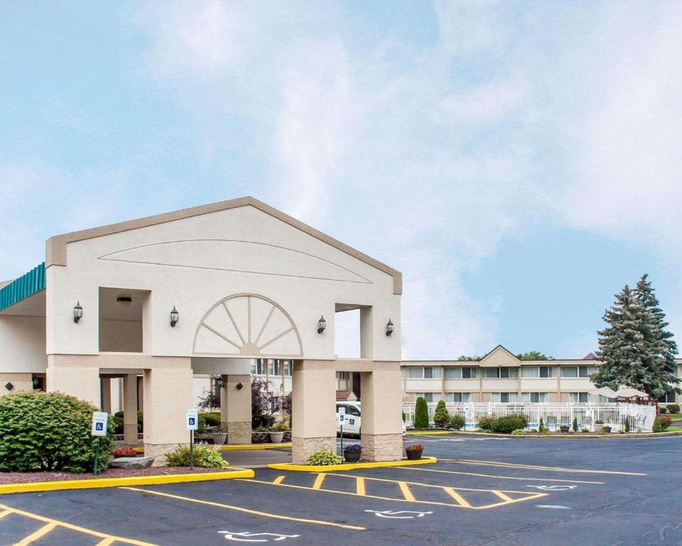 Quality Inn & Suites Vestal Binghamton near University - image 2