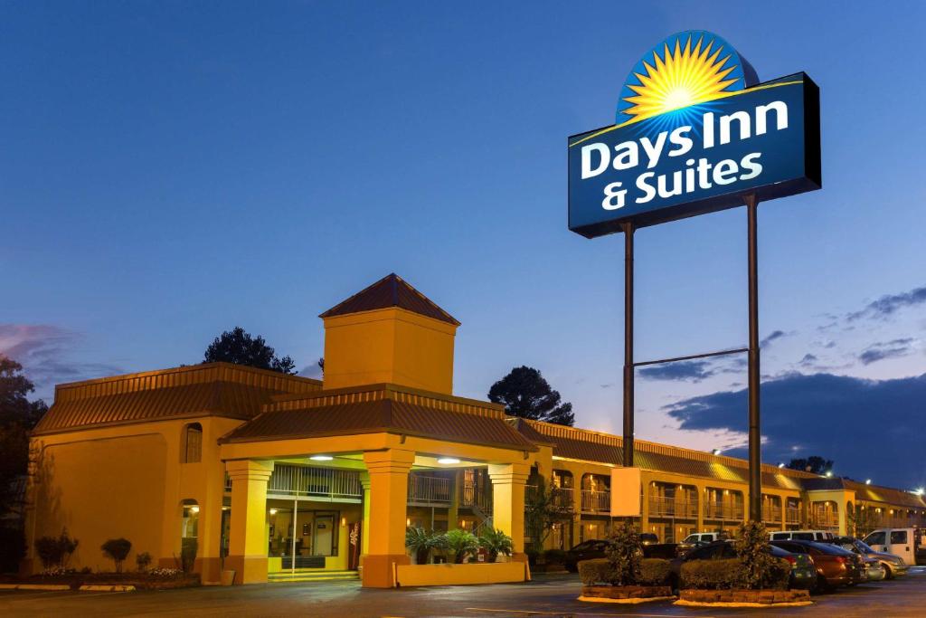 Days Inn & Suites by Wyndham Vicksburg - main image