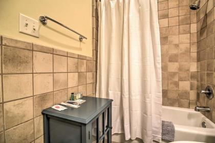 Updated Sears Quarters Condo - Walk to Dining - image 15