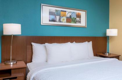 Fairfield Inn & Suites Victoria - image 3