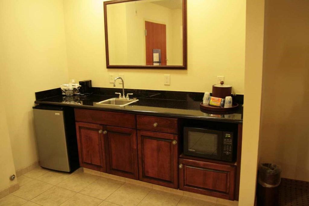 Hampton Inn Victoria - main image