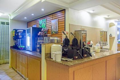 La Quinta Inn by Wyndham Victoria - image 6