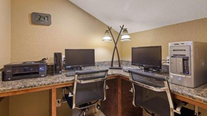 Best Western PLUS Victoria Inn & Suites - image 5