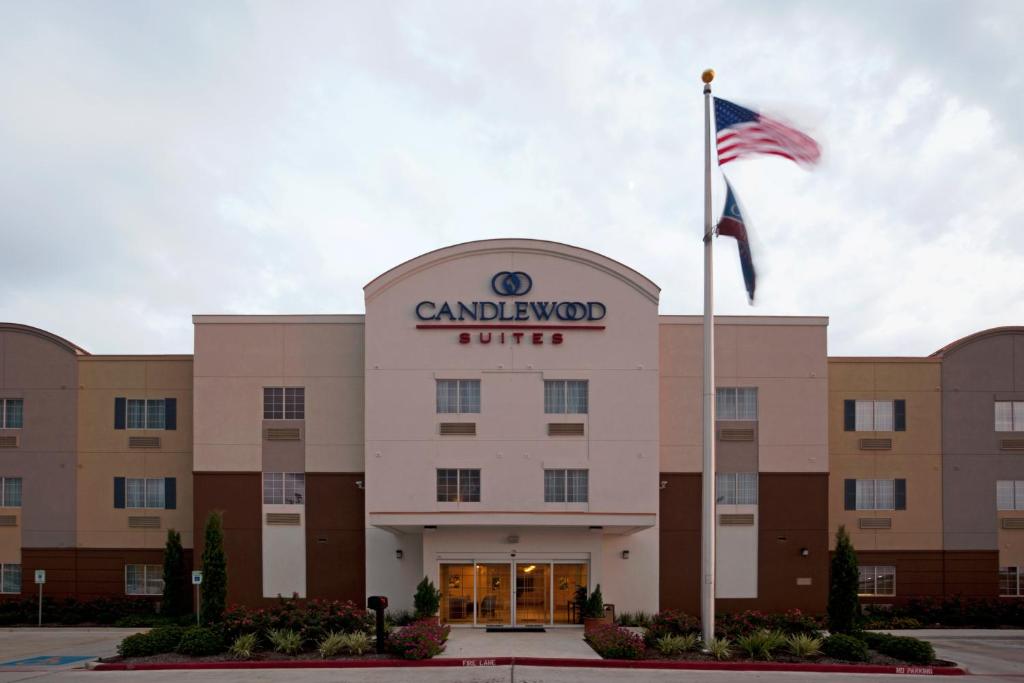 Candlewood Victoria an IHG Hotel - main image