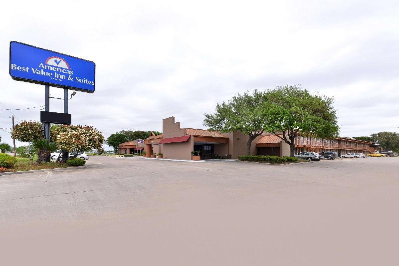 Americas Best Value Inn & Suites Victoria - main image