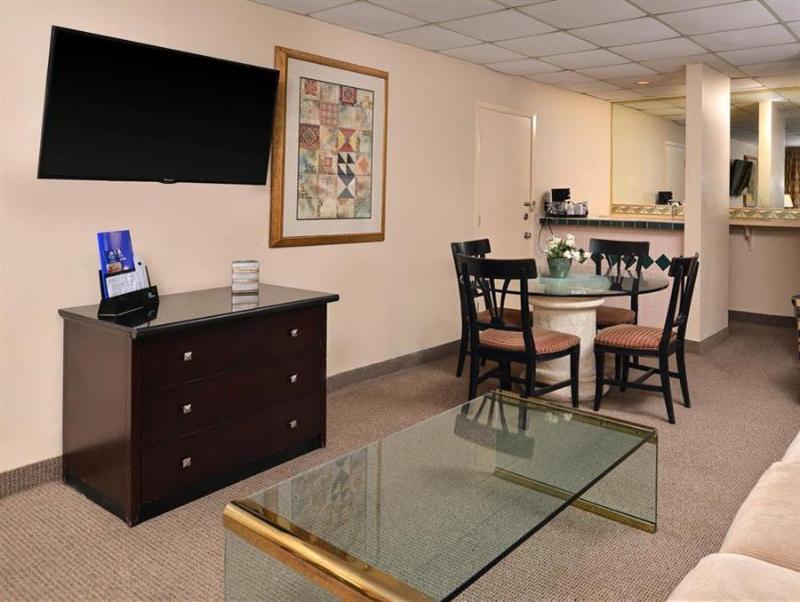 Americas Best Value Inn & Suites Victoria - image 4