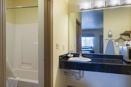 Lone Star Inn and Suites Victoria - image 3