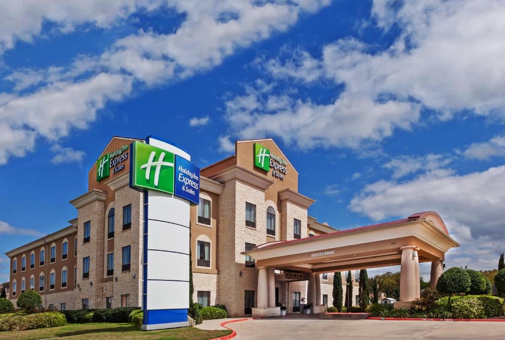 Holiday Inn Express & Suites Victoria an IHG Hotel - main image