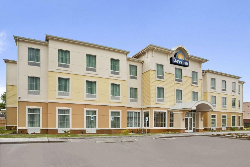 Days Inn by Wyndham Victoria - main image