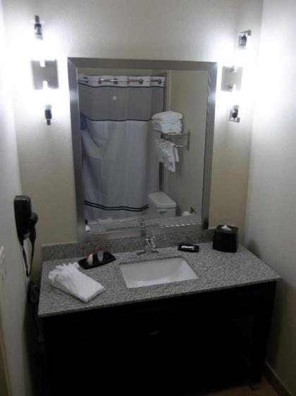 Quality Inn & Suites Victoria East - image 8