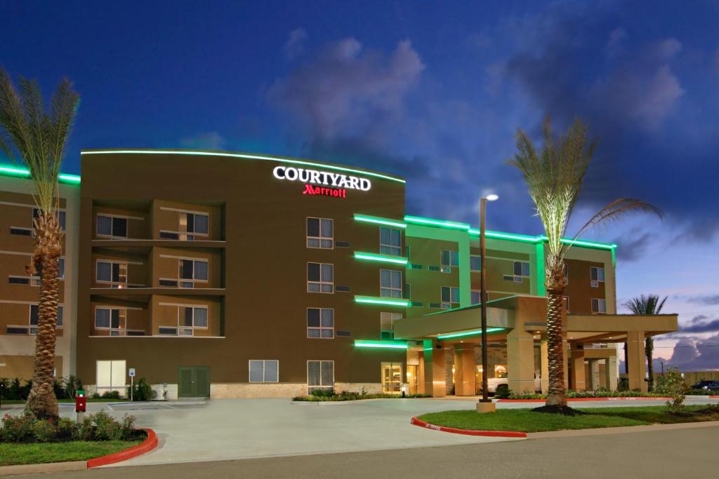 Courtyard by Marriott Victoria - main image