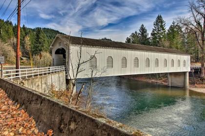 Peaceful mcKenzie River Retreat Fish Hike and Ski Walterville Oregon