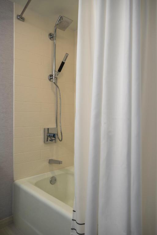 Tysons Corner Marriott - image 5