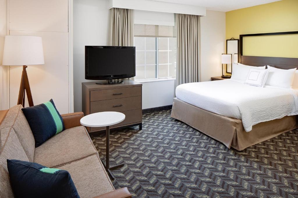 Residence Inn by Marriott Tysons - image 7