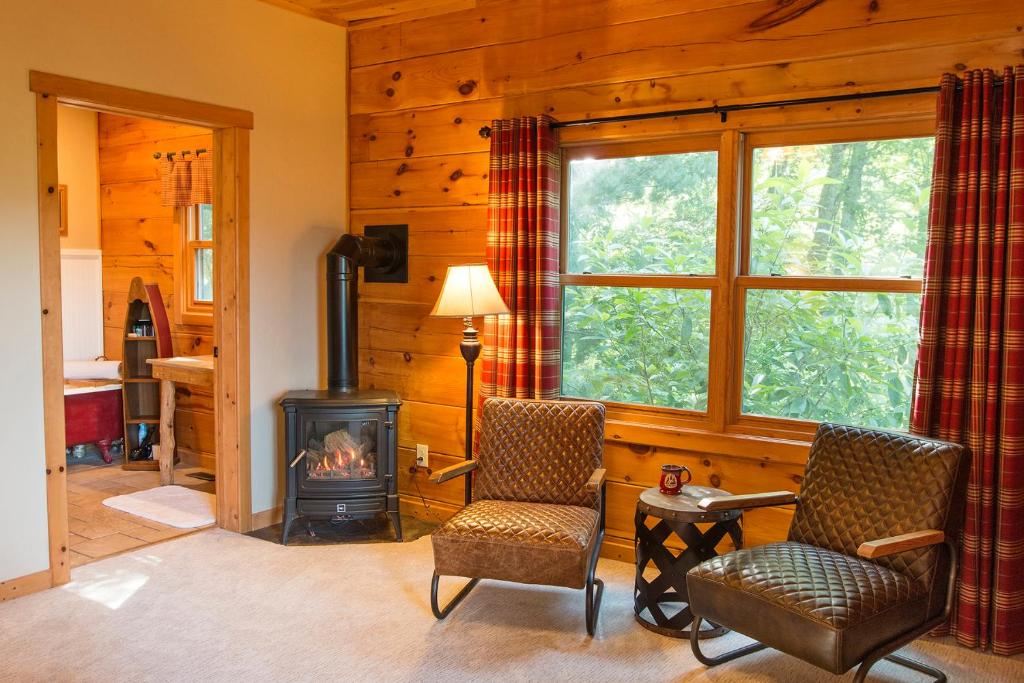 Lazy Bear Lodge - image 3