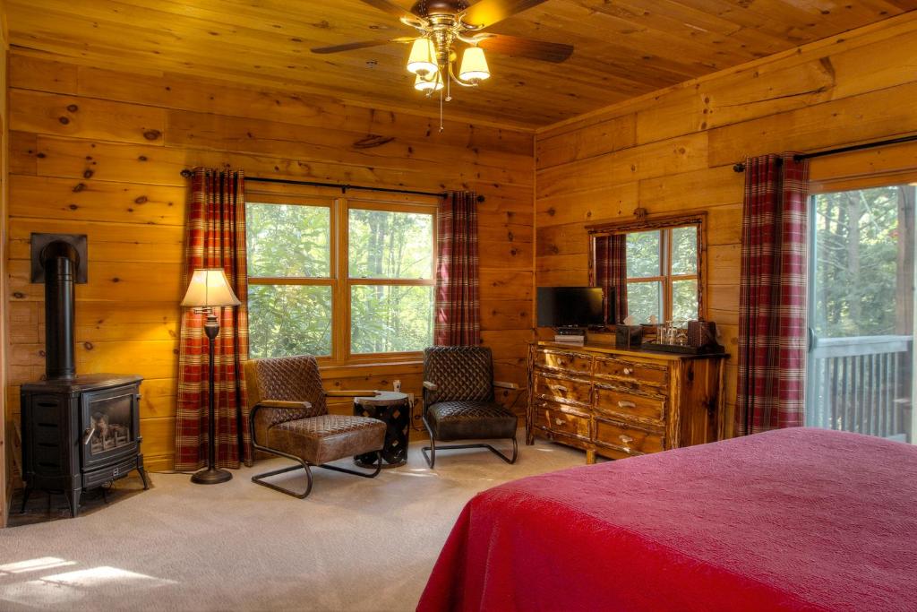 Lazy Bear Lodge - image 4