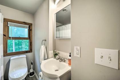 Vilas Creekside Treetop Cabin with Views! - image 11